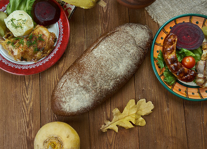 美食鲭鱼面粉Rugbrod丹麦风格的黑面包丹自制烹饪传统各种菜类顶视图片