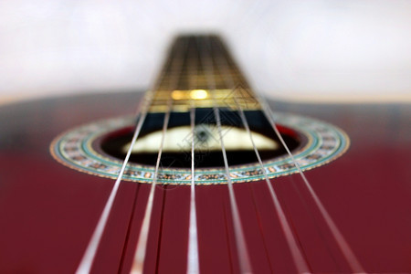 经典的在吉他上紧的指头板和吉他弦木声音的图片