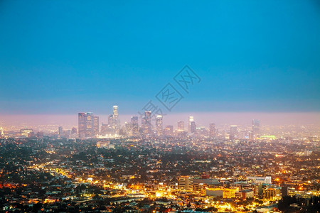 美国黄昏克拉夫琴科洛杉矶市风景在夜幕下图片