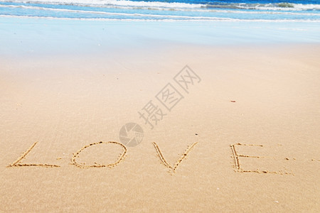 沙滩上的love手写字图片