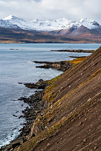 海岸法斯克鲁兹峡湾冰岛东边的Faskrudsfjordur阴天冰岛东边的Faskrudsfjordur多云的图片