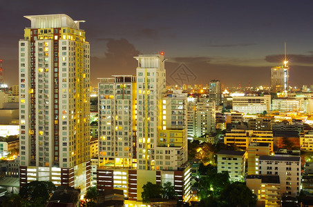 灯火辉煌的城市夜景建筑图片