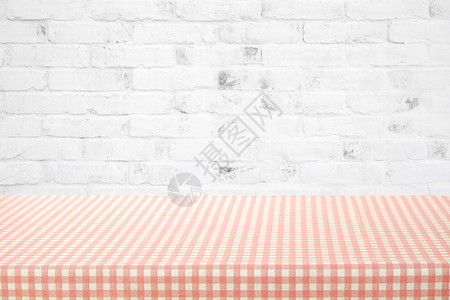 水泥白砖墙背景横旗桌顶食品柜面设计以及产品显示时用粉和白桌布覆盖空局最佳图片