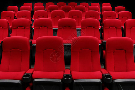 清空的剧院礼堂或红色座位的电影院上市开演时间排图片