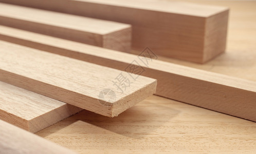 供应什锦的木制品板方块床单等各种木材料组群工用材背景图片