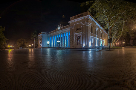 城市大厅夏天乌克兰奥德萨市政厅在乌克兰奥德萨市夜间政厅图片