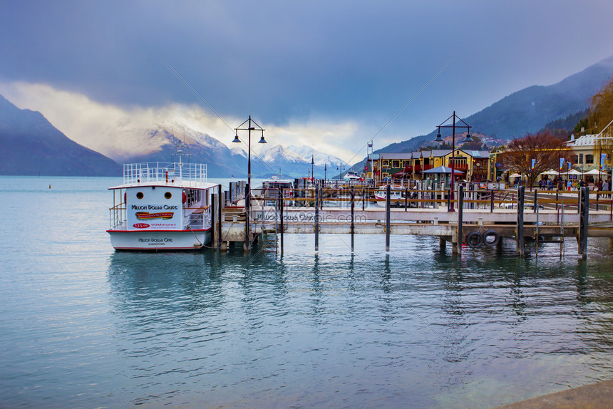 新西兰首都Queenstown9月5日至201年9月日新西兰南部最重要的旅游目地皇后城瓦卡提普湖港美景新的风优社论图片