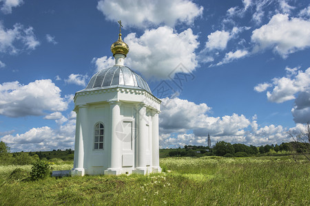 涅列赫茨基叉为纪念神之母亲Bogolyubskaya圣像的泉俄罗斯科托马地区Nerekhtsky区Teterino村庄图片