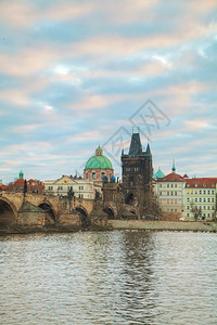 镇日出时在捷克布拉格的Charles桥旅行目的地图片