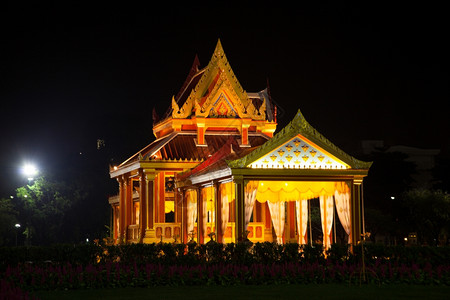 生活象征泰式建筑夜间照明泰国艺术建筑和设计方面的灯光夜晚图片