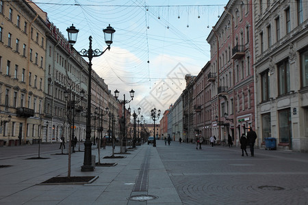 街道俄罗斯秋天的圣彼得堡步行街秋天的圣彼得堡步行街的几个路人面图片