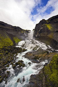 冰岛人Landmannalaugar公园Eldgja火山峡谷内靠近Ofaerufoss水壁美丽流纹岩瀑布图片