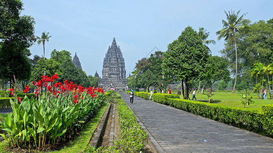 Prambanan或CandiRaraJonggrang是印度尼西亚爪哇的印度教寺庙专门用于Trimurti造物主布拉马维什努保图片