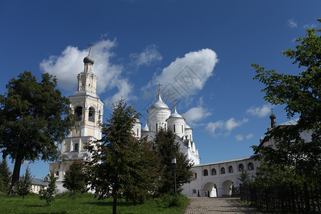 闪亮的钟楼东正教修道院的外观正统图片