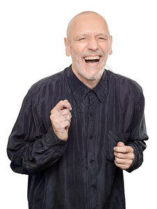成人穿着黑色丝绸衬衫的男人大笑着在白色背景上与世隔绝白色的喜悦图片