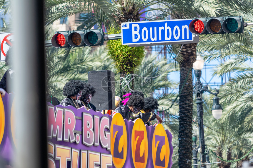乐队新奥尔良2016年月日城市街头狂欢节游行这是今年的重要事件鹅肝沿着图片