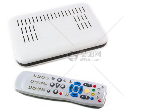 电视缆白色背景顶视图上的互联网TV设置顶端框的远程和白色接收器的图片