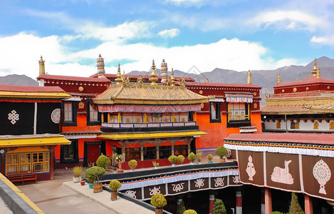 青铜拉萨的Jokhang寺庙龙图片