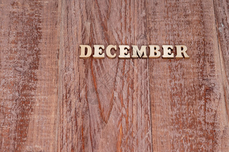 12月份日历模板木质背景上的月份名称日历模板工艺一种为了图片