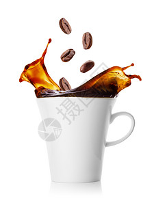 饮料一杯咖啡与落下的豆子溅起水花在白色背景上被隔离降低浓咖啡图片