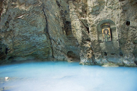 俄罗斯联邦北高加索PyyatigorskMashuk山内自然普罗瓦尔湖景观喀斯特矿物图片