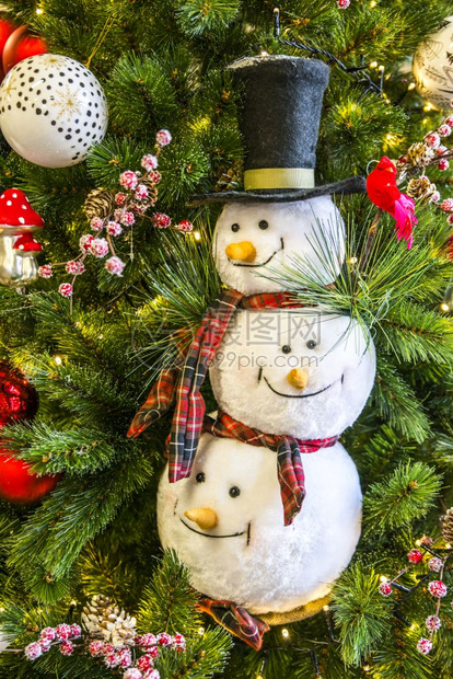 圣诞树雪人装饰图片