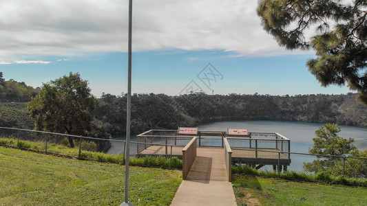 支撑南澳大利亚Gambier蓝湖山全景空中观察自然天线图片
