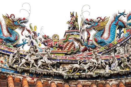 北孟家长山佛教寺庙屋顶的一部份展示了系列高度装饰雕塑包括龙和其他生物还有色彩多的外形在北蒙吉亚长山佛教寺庙顶上还展出一系列高装饰图片