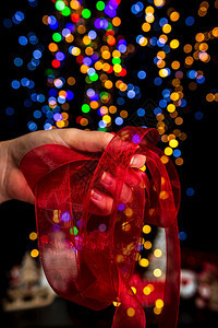 传统的圣诞节假期举行装饰活动对抗bokeh灯光背景图片