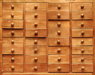 陈年家具背景和纹身旧木制柜子前面有开的抽屉木制柜子有开的抽屉优质图片