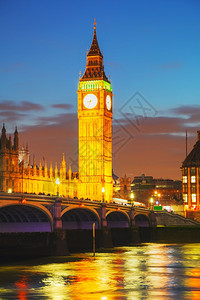 英国夜晚伦敦与时钟塔和议会大厦晚上在夜间历史的图片