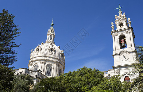 地标已故巴罗克和新古希腊皇家巴西大教堂以及18世纪末在葡萄牙里斯本建造的最神圣之心修道院的圆顶塔和钟18日天主教图片