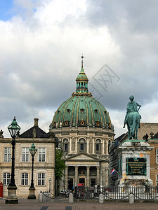 阿美琳堡宫大教堂灯笼高清图片