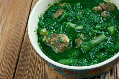 梅菜蔬菜豪华轿车绿色Ghormehsabzi草药炖菜这是伊朗和阿塞拜疆流行的菜常被说成是伊朗民族菜背景