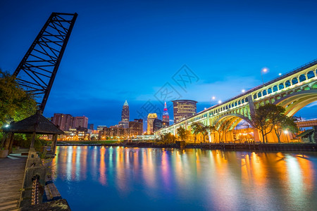 美国俄亥州克利夫兰市中心天际的景象区城市蓝色图片