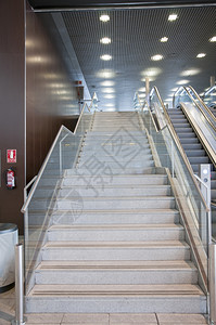 在室内城市的巴塞罗那机场扶梯车速度图片