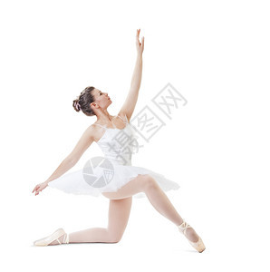 轮廓灵活脚尖白色背景的古典芭蕾舞裙中的美丽芭蕾舞女图片