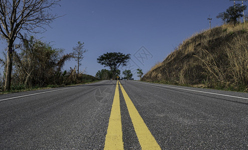 街道路线具有天空背景的乡村上山路农驾驶图片