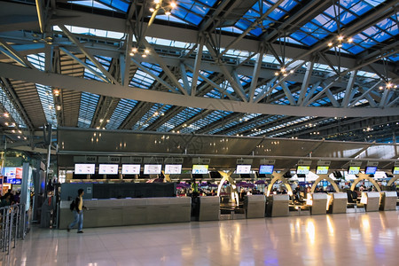 终端游客国际机场候旅行和运输概念中的乘客在国际机场终点站旅行和运输概念中的乘客航班图片