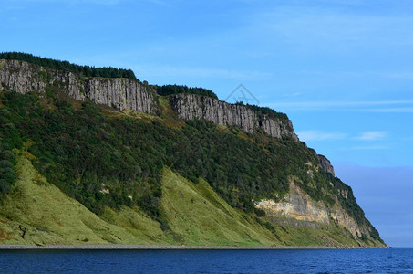 崖州湾苏格兰Bearreraig湾非常陡峭的悬崖风景斯凯贝尔雷格背景