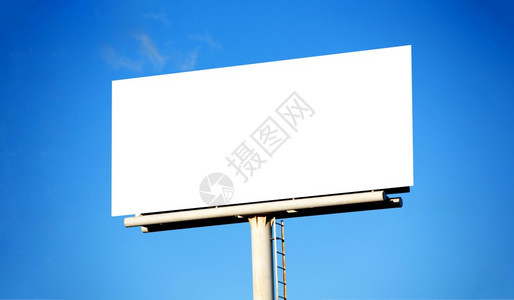 宣布复制以蓝天空为背景的大白广告牌色的图片