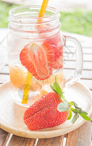 食物寒冷的混合水果新鲜饮料存货照片的灌水杯新鲜图片