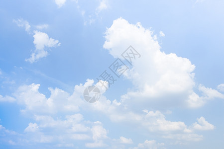 云中在天空聚集氧季节阳光图片