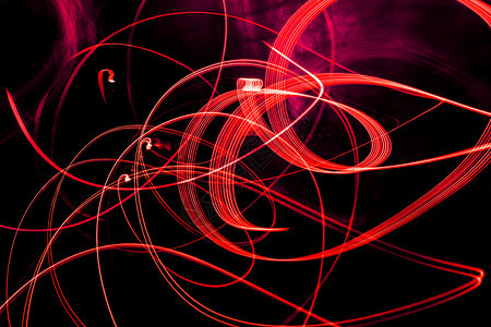 黑暗的未来派引领自黑色背景上的灯条亮红色螺旋图案来自黑色背景上的灯条明亮螺旋图案图片