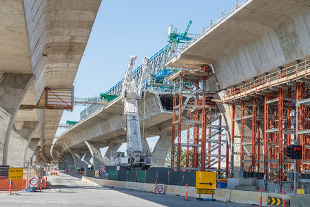 正在施工的公路支断片通道准备铁高速公路图片