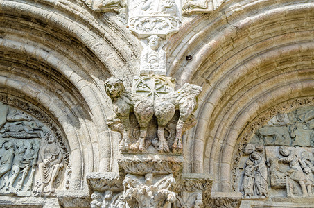 教科文组织建筑细节西班牙圣地亚哥的孔波斯特拉大教堂外墙雕像宗的图片