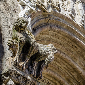 寺庙建筑细节西班牙圣地亚哥的孔波斯特拉大教堂外墙雕像建筑的图片