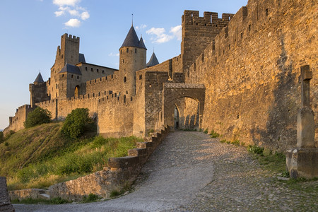 城堡西哥特人据点中世纪堡垒和在法国西南部LanguedocRoussillon地区的Ccarcassonne城墙状的卡尔松市Ca图片