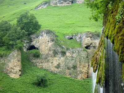 水色季节高加索瀑布7连串的高加索瀑布绿色图片