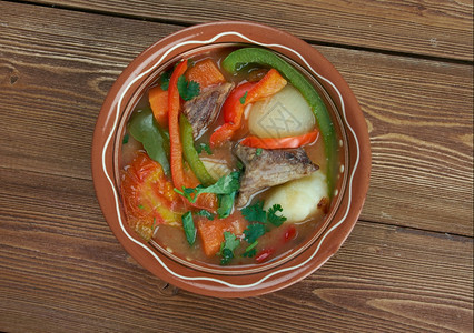费城辣椒锅牛肉蔬菜胡椒和其他调味品的浓汤美食土豆酱图片